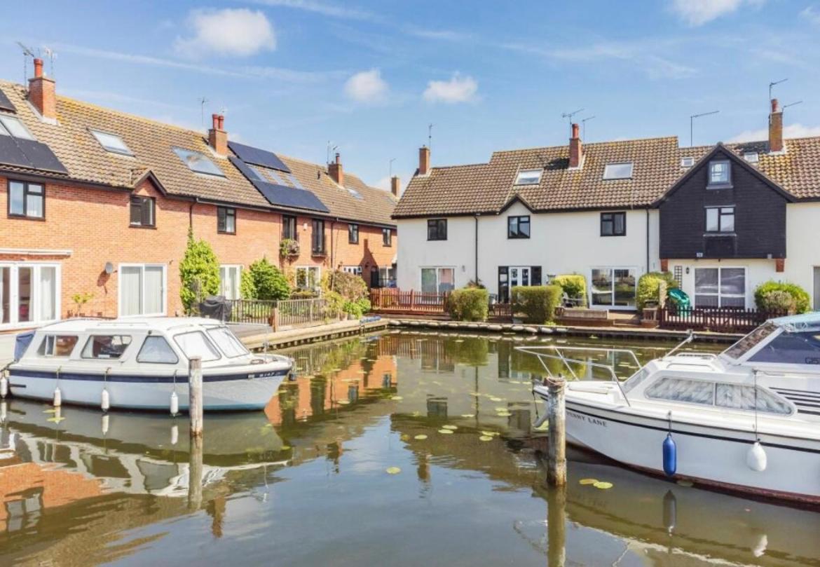 Cottage On The Quay Wroxham Exterior photo